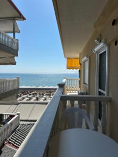 Olympic Beach Rooms - 4