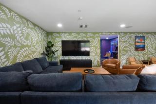 This is it - Great Location -13 Beds - Pool - Gym - Phoenix - 5