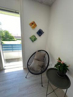 Nyrenoveret lejlighed med balkon og parkering - 5