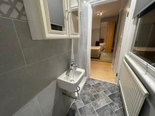 Rooms with private bathroom and shared kitchen - Purley - 2