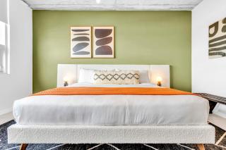 Miami Vice - Central Midtown Pool and Parking - 8