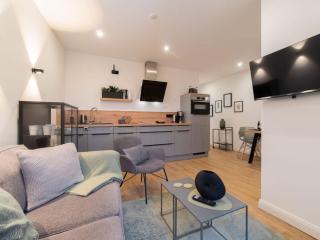 Romantic holiday home with storage - 2