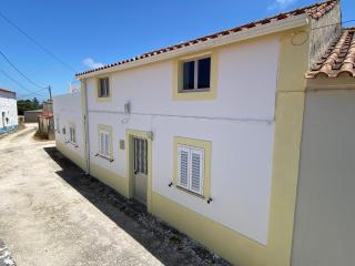 Yellow Rustic Portuguese Cottage - Nazaré - 0