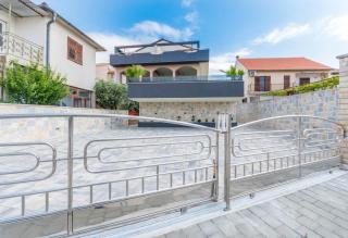 Apartments Rada - Biograd na Moru - 0