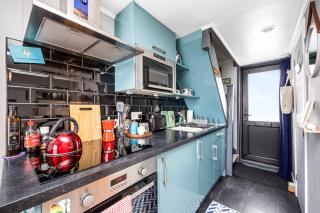 Brighton Water Cabin at the Marina, Free Parking By My Getaways - Brighton & Hove - 7