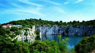 Seafront apt with balcony sea view and mooring - 2