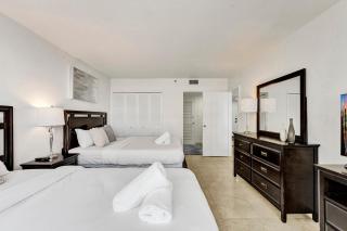 Oceanfront Beach Retreat Beach Service 905 - Miami Beach - 8