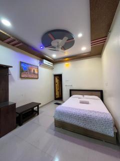 BANANA FARM HOUSE - Hampi - 8