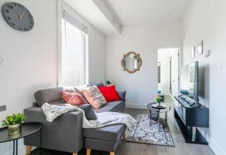 Modern 2BR Apartment - Close to Leslieville - Toronto - 0