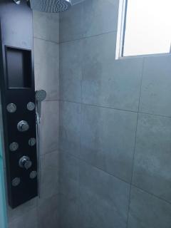 Spacious private rooms close to American Embassy - Quito - 7