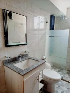 Spacious private rooms close to American Embassy - Quito - 6