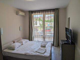 SUNNY Star Dreams CONDO w PRIME LOCATION, POOL, SEA VIEW - Sveti Vlas - 4