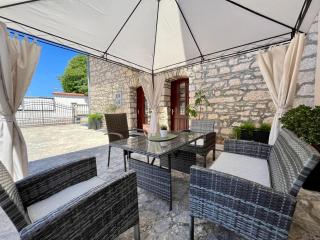 Stone House Mia - Premantura - 0