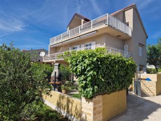 Apartmaji Mia, otok Murter - Murter - 0