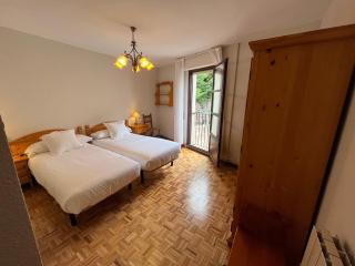 vivienda turistica en la plaza del pueblo - Torrecilla en Cameros - 0