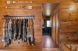 WaterFront Cabin Hot Tub Kayaks Firepit Game Consoles - 1