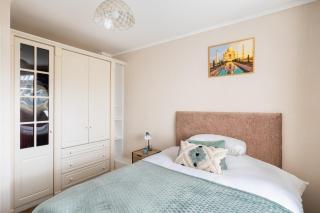 Spacious 5 bedroom, 2 Living Room, Games Room - Wolverhampton - 4