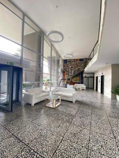 Comodo Apartamento en Peninsula , excelente ubicación a metros de la playa - Punta del Este - 4