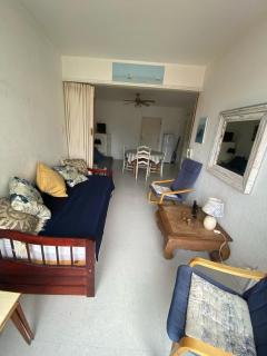 Comodo Apartamento en Peninsula , excelente ubicación a metros de la playa - Punta del Este - 3