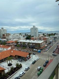 Comodo Apartamento en Peninsula , excelente ubicación a metros de la playa - Punta del Este - 2