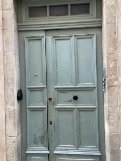 La Halte des Arènes de Nîmes Nude Beauté du Minimalisme - 8