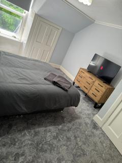 Spacious 4BR Town-House - Sleeps 8 - Parking & Pets - Coast Serviced Apartments - Enquire for Trade & Long Stays - 7
