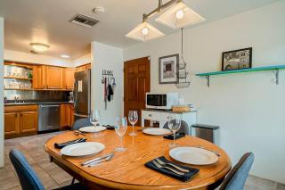 Relaxing 3BD-2BA Near UofA w BBQ, Koi Pond, Zen Garden - Low Summer Rates! - Tucson - 8