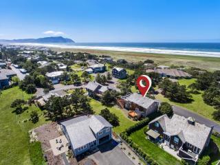 Pacific Northwest Beach House 5G EV Charger Dog - 9