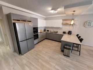 Modern 3BD Apartment with Spacious Balcony & Outside Furniture - Marsalforn Bay - 8