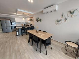 Modern 3BD Apartment with Spacious Balcony & Outside Furniture - Marsalforn Bay - 5