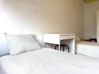 Double bed room in old town - Lissabon - 2