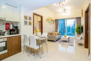 Stunning 2-Bedroom Business Bay Apartment with Burj Khalifa View & Huge Balcony - Dubai - 3