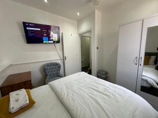 Double Room With Free WiFi Keedonwood Road - 7