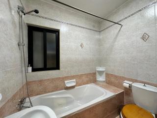 Budget Friendly apartment in Central Swieqi - 10 minutes walk to Paceville & the beach - St Julian's - 5