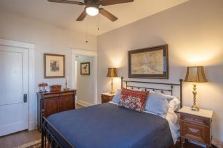 Classic Central Gardens Flat - Memphis - 8