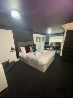 Spacious Duplex City Apartment with King Sized bed, Free onsite Parking, near utilita areana & icc - Birmingham - 0