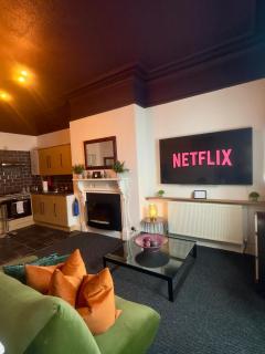 Spacious Duplex City Apartment with King Sized bed, Free onsite Parking, near utilita areana & icc - Birmingham - 9