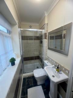 Spacious Duplex City Apartment with King Sized bed, Free onsite Parking, near utilita areana & icc - Birmingham - 6