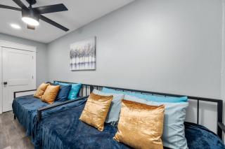 Warm Heights 2BR with Pool & Free Parking - Houston - 5