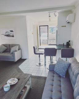 Nautilus Hamptons Style Luxury Beach Apartment Merimbula - Merimbula - 8