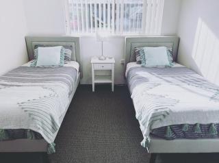 Nautilus Hamptons Style Luxury Beach Apartment Merimbula - Merimbula - 6
