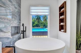 Modern 6 Bedroom Oasis with Pool and Outdoor BBQ - Fort Lauderdale - 4