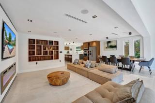 Modern 6 Bedroom Oasis with Pool and Outdoor BBQ - 8