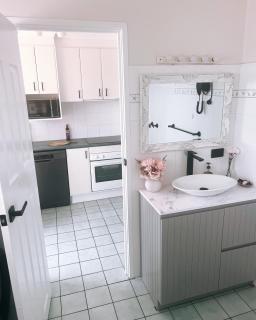 Nautilus Hamptons Style Luxury Beach Apartment Merimbula - Merimbula - 3