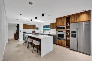 Modern 6 Bedroom Oasis with Pool and Outdoor BBQ - Fort Lauderdale - 5
