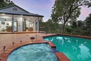 The Ferns Villa Serene Rainforest Retreat with Ocean Breezes - Clifton Beach - 4