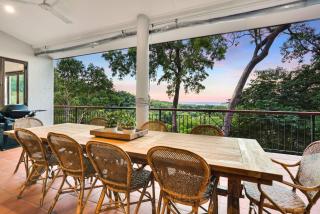 The Ferns Villa Serene Rainforest Retreat with Ocean Breezes - Clifton Beach - 2