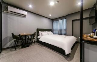 The Sharp Hotel - 9