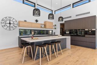 Pearse Retreat - Extraordinary Luxury Living - 2