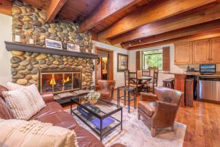 Home for 10 w Private Beach Access Pet-Friendly Minutes to Slopes Book on Mobile for Promo - Tahoe City - 0